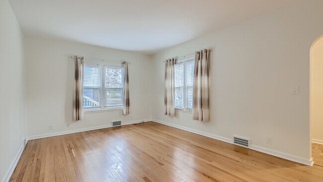 Building Photo - 626 N Hough St