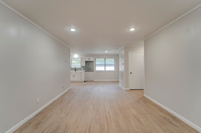 Foto del edificio - 6461 N Double Springs Rd