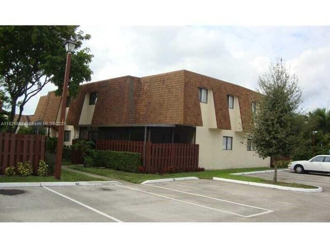 Building Photo - 129 San Remo Blvd