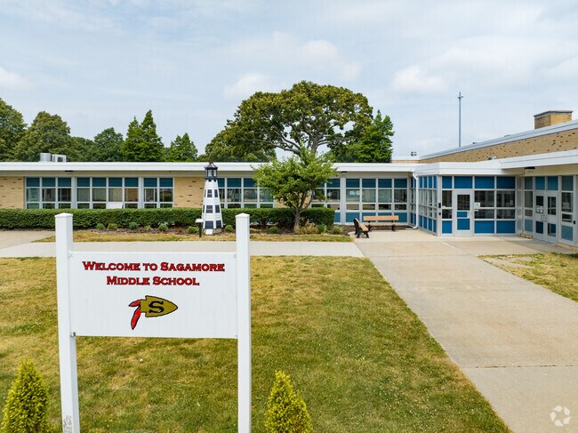 Main entrance of Sagamore Middle School/