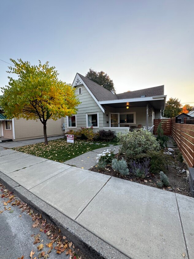 Primary Photo - 815 N 7th St