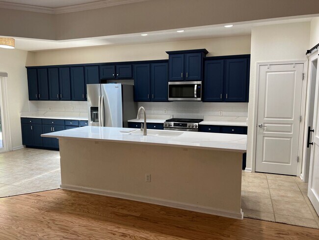 Foto del edificio - Gorgeous One-Level Ranch Style Home in The...