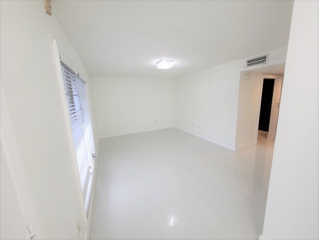 Building Photo - 17160 SW 94th Ave