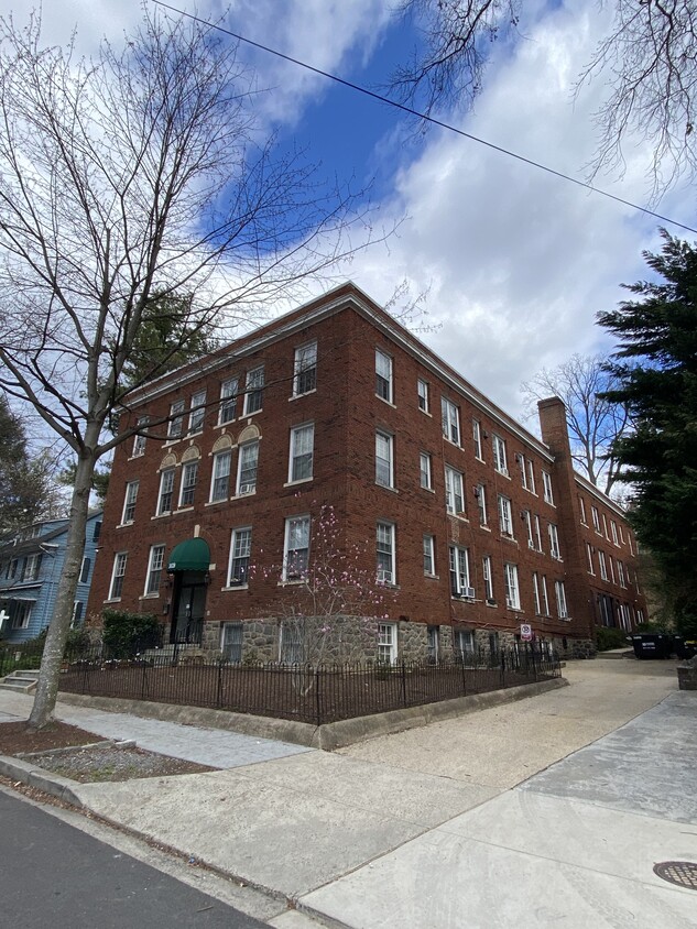Primary Photo - 3039 Macomb St NW