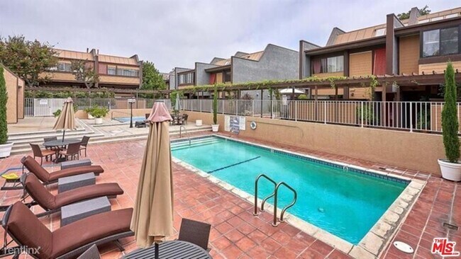 Foto del edificio - 2 br, 2.5 bath House - 421 S Van Ness Ave ...