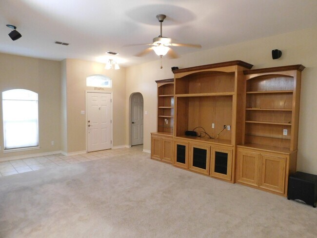 Foto del edificio - Spacous Southside Split Bedroom Home