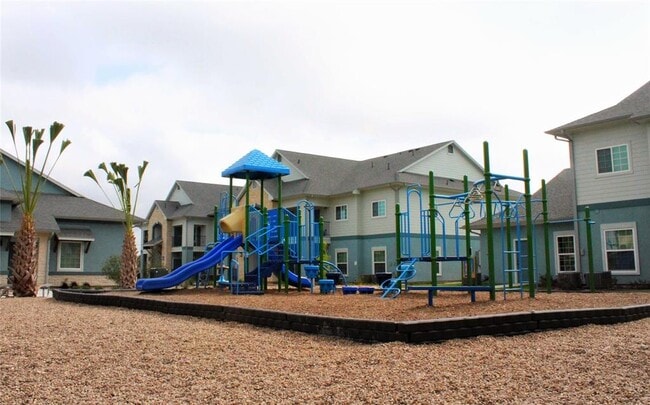 Building Photo - 711 Glenoak Dr