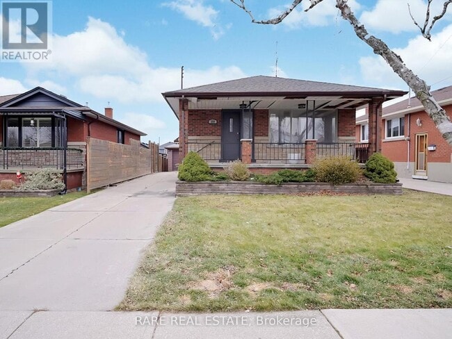 Building Photo - 359 E 42nd St