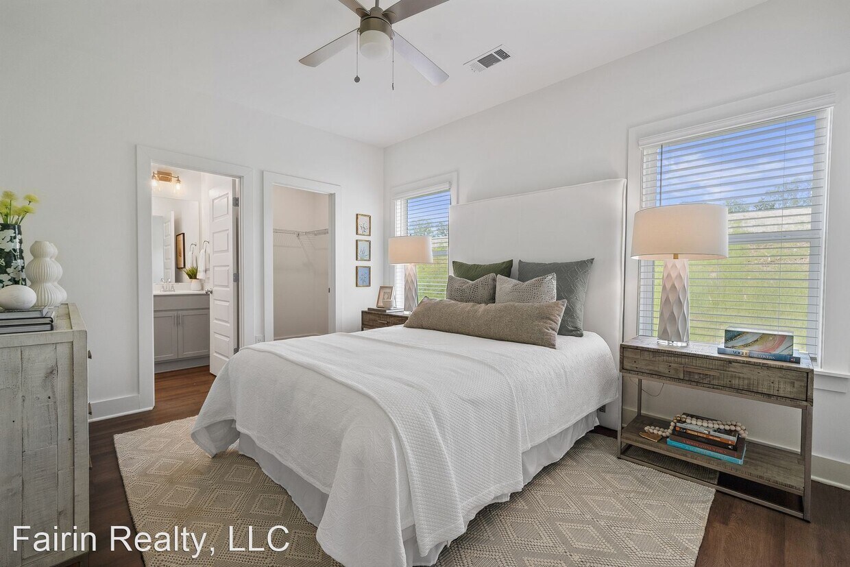Foto principal - 2 br, 2.5 bath House - 4247 Brevard Blvd