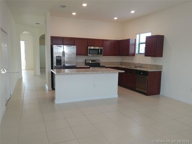 Building Photo - 204 SE 35th Ave