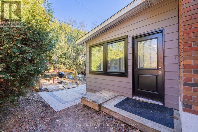 Building Photo - 1746 Gage Crescent