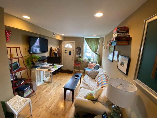 Family room with wall TV - 106 Birckhead St