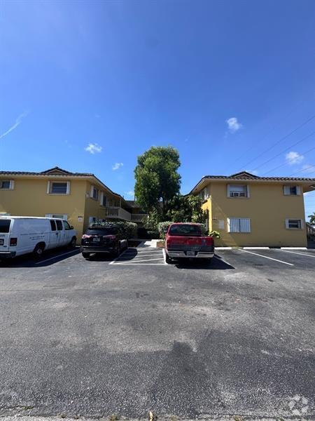Building Photo - 890 NW 39th St
