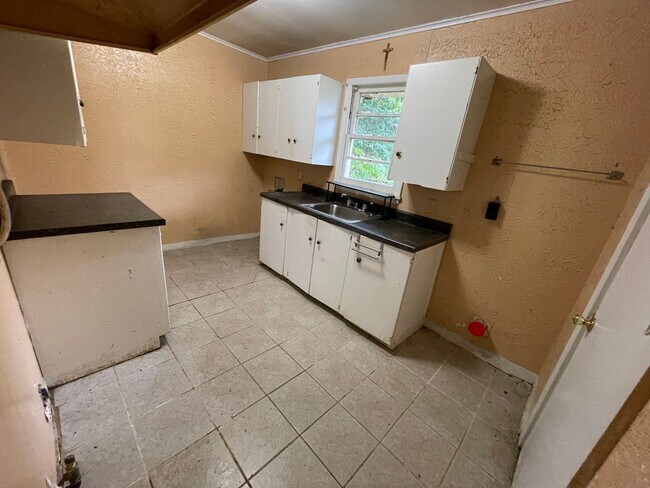 Foto del edificio - Spacious 3 Bedroom Home