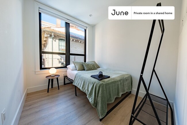 Building Photo - Room in Shared 4 bed/2 bath home in Dupont Circle