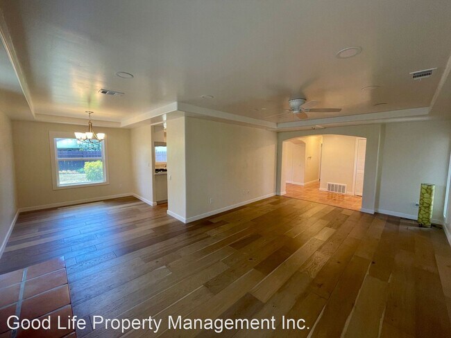 Building Photo - 4 br, 2 bath House - 13343 Lingre Ave