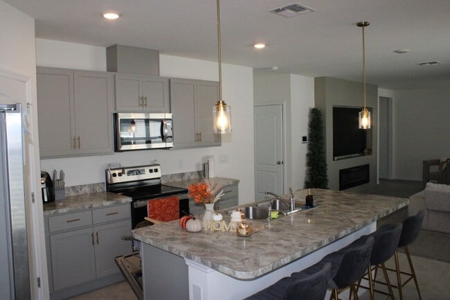 Building Photo - 1385 Daisy Feild Dr