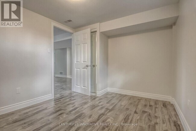 Building Photo - 17 Tralee Ave