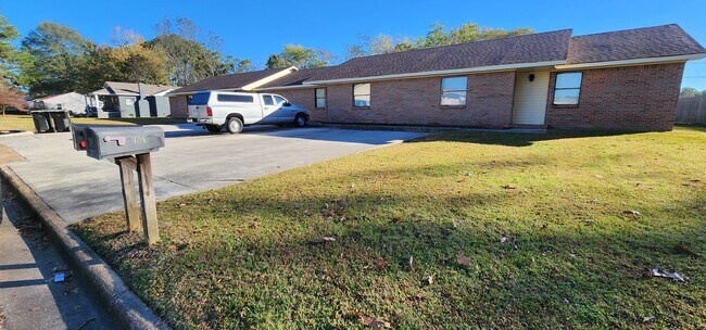 Frente de Cloverland-Denson - 704 Denson Ave SW