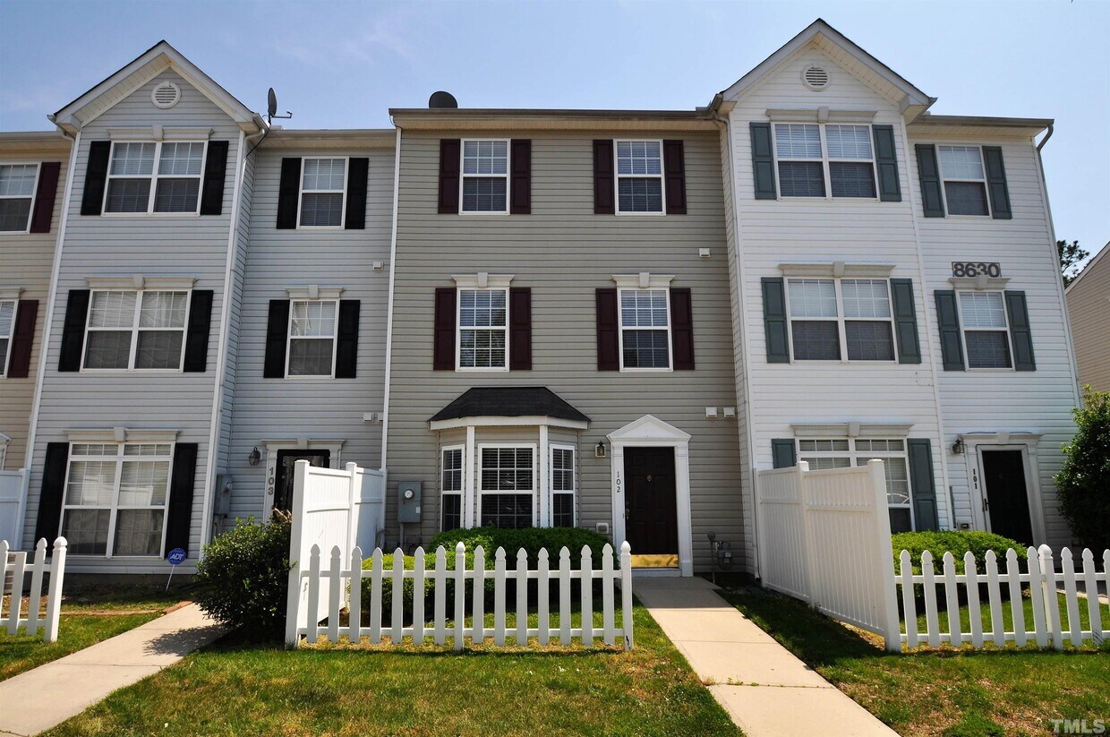 Primary Photo - 8630 Neuse Landing Ln
