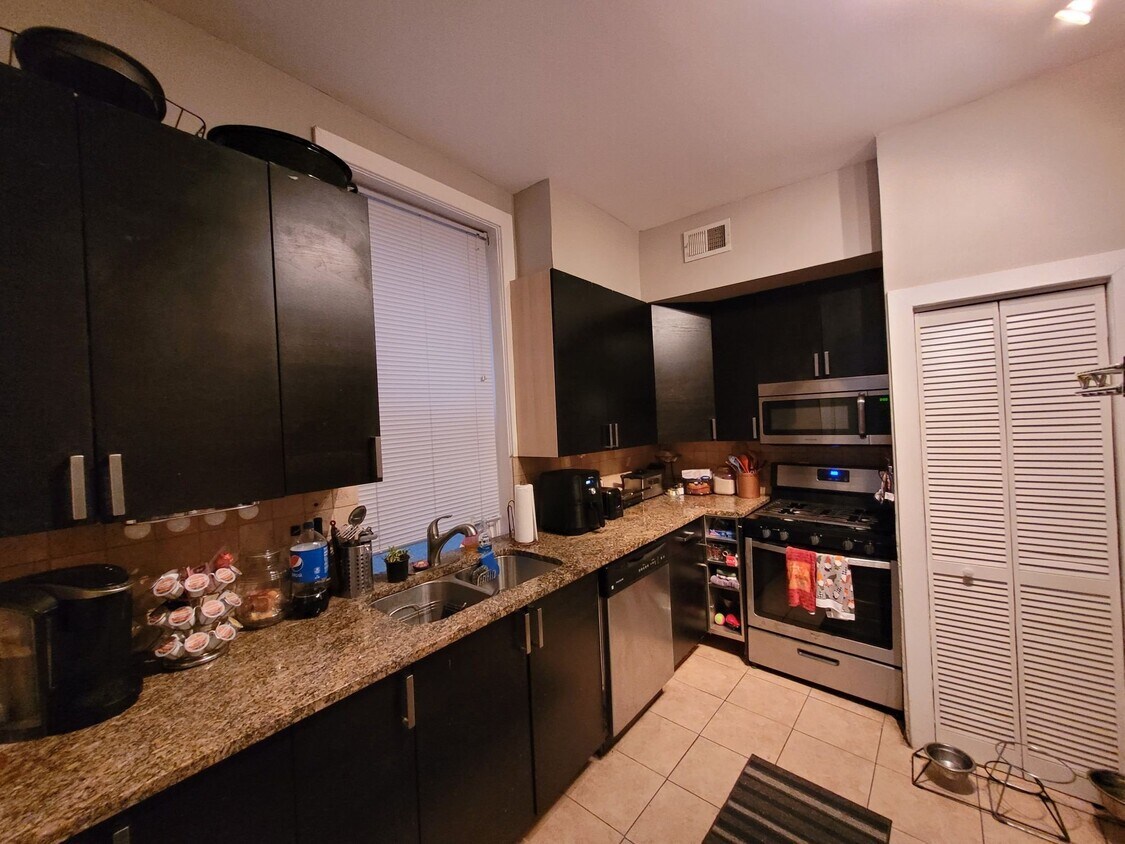 Foto principal - 1615 W Barry Ave