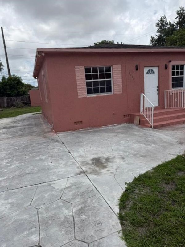 Foto del edificio - 9230 NW 16th Ave