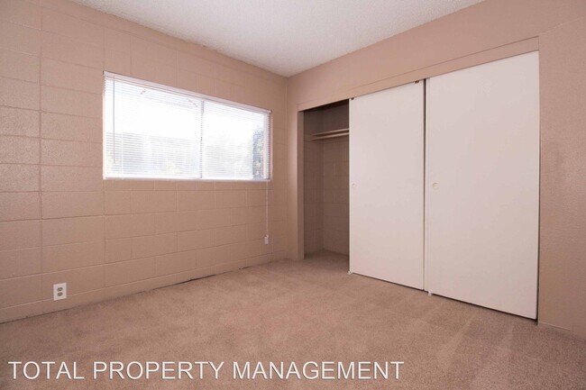 Building Photo - 2901 E Elm Ave