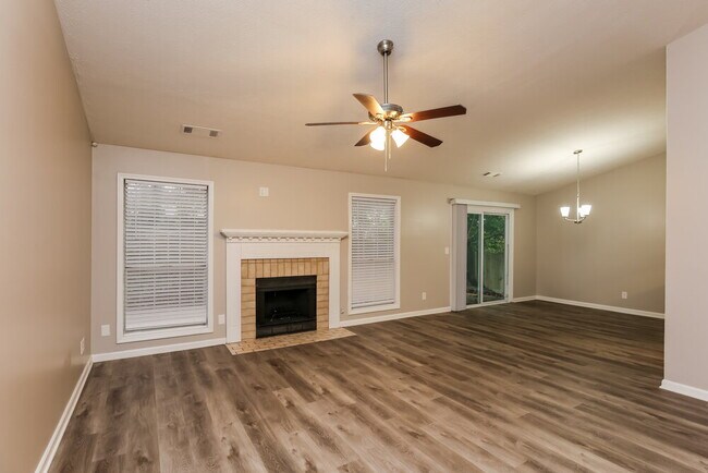 Foto del edificio - 1394 Luther Way