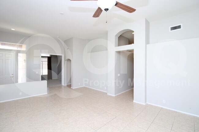 Foto del edificio - 5997 W Aurora Dr