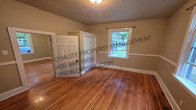 Foto del edificio - 742 Lewis Ave
