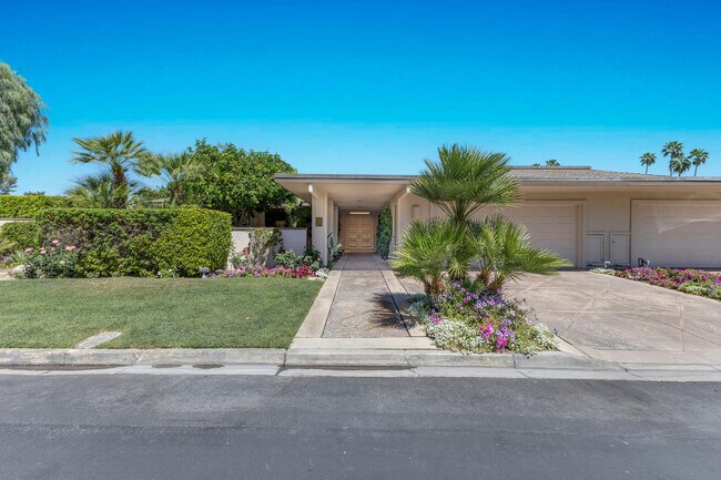 Foto del edificio - 24 Columbia Dr