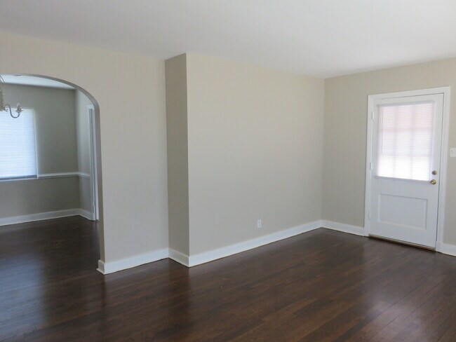 Foto del edificio - 719 Rothesay Rd