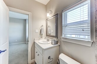 Building Photo - 1325 W 24th St