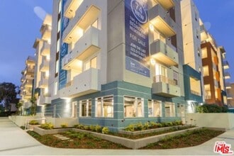Building Photo - 436 S Virgil Ave