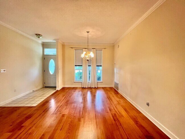 Building Photo - 297 Stahlman Ave