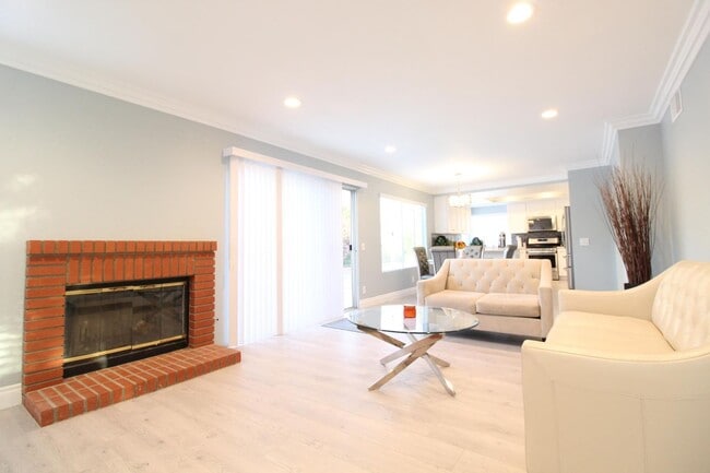 Building Photo - 6752 Carobwood Way