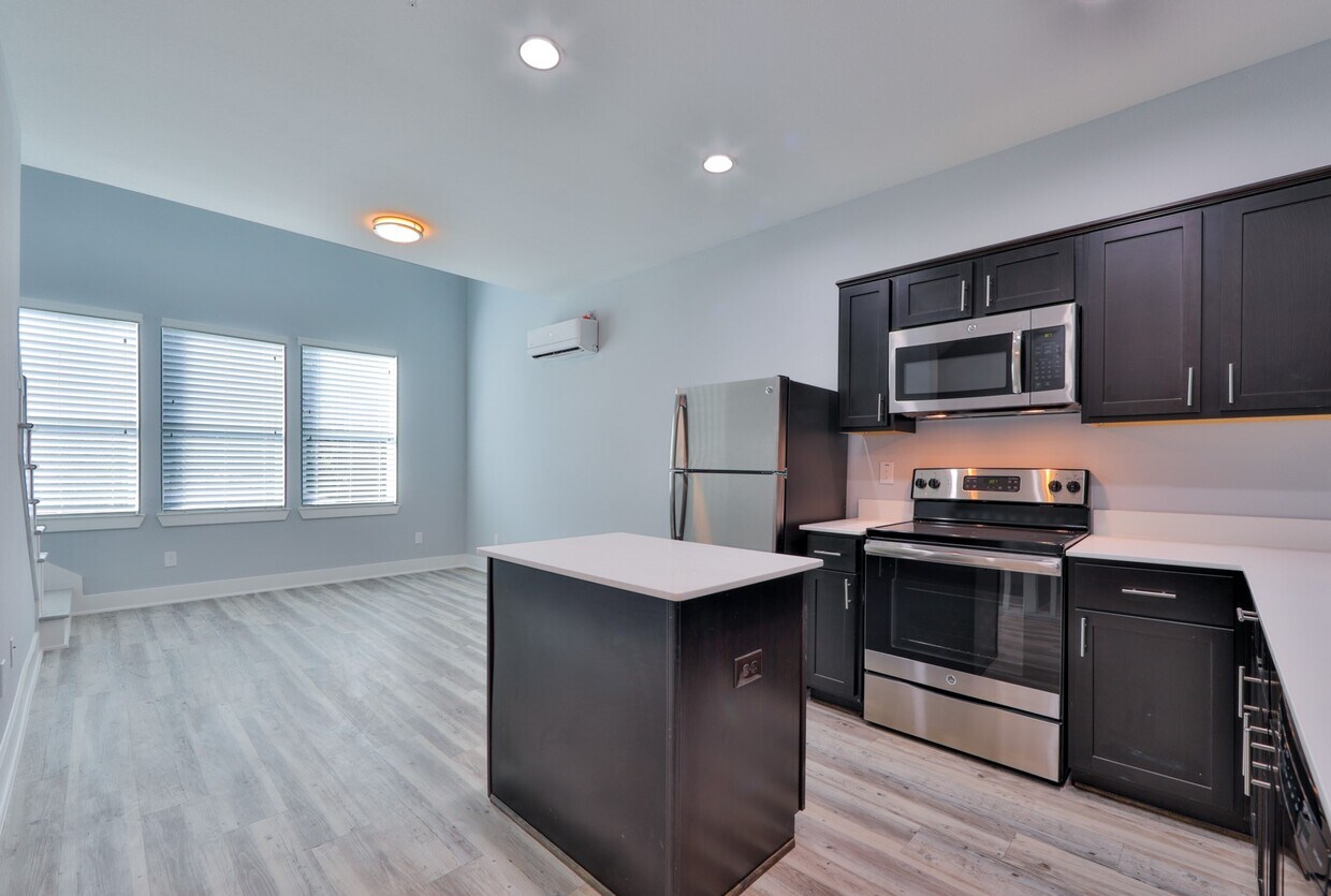 Foto principal - 715 W 13th St