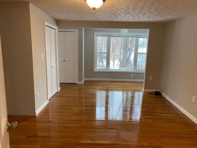 Foto del edificio - 939 Maplewood Ave