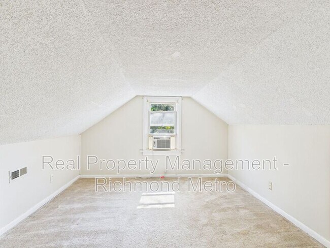 Building Photo - 1001 Garber St