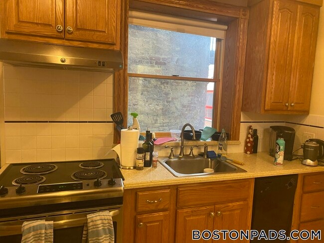 Building Photo - 16 S Russell St