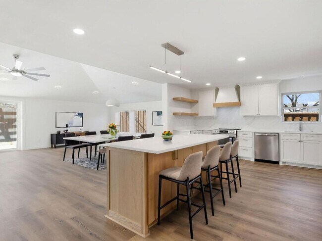 Building Photo - 3616 Woodleigh Dr