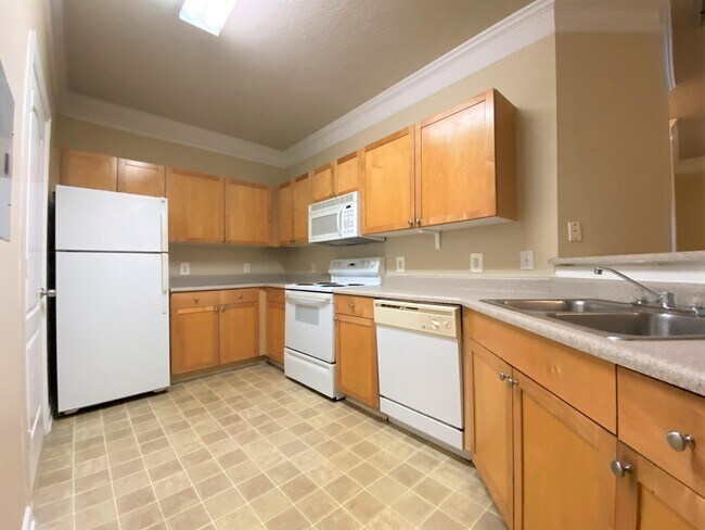 Building Photo - 8855 Villa View Cir
