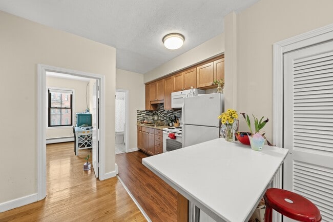 Photo - 8 Wigglesworth St Apartment