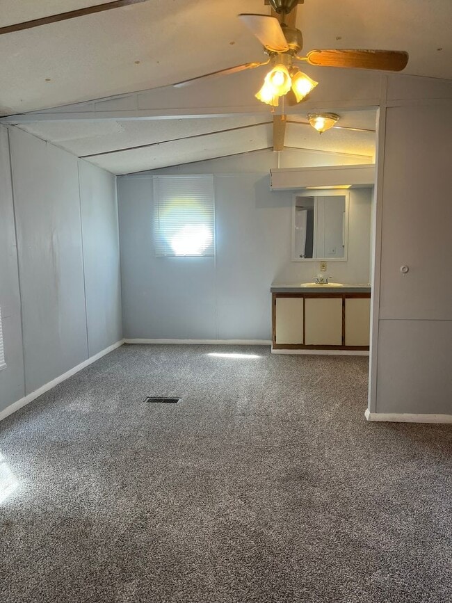 Building Photo - 115 Nightingale Ct