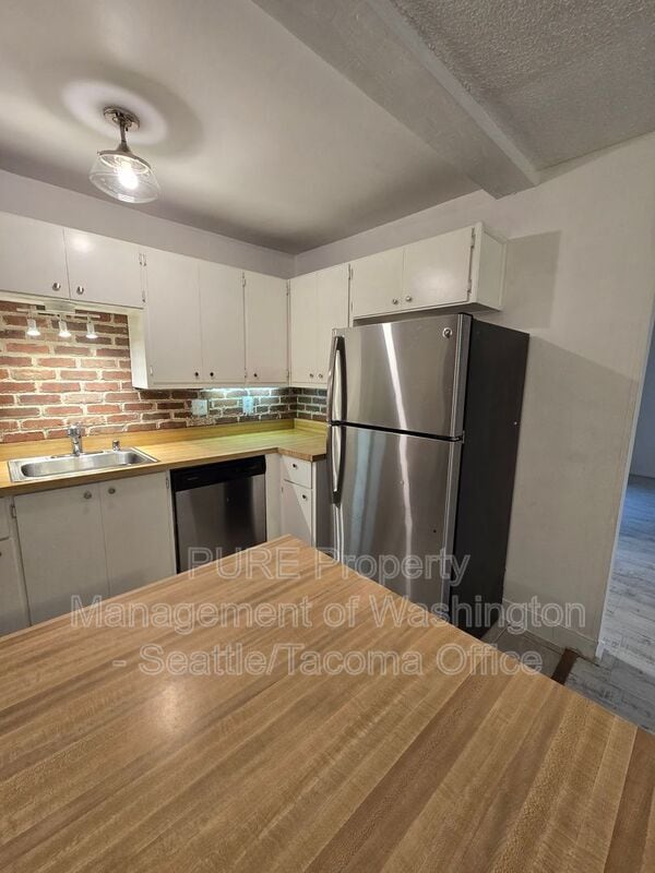 Photo - 1425 S Puget Dr House