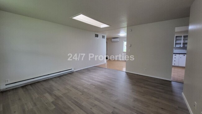 Building Photo - Charming 3 BD I 2 BA Molalla Home