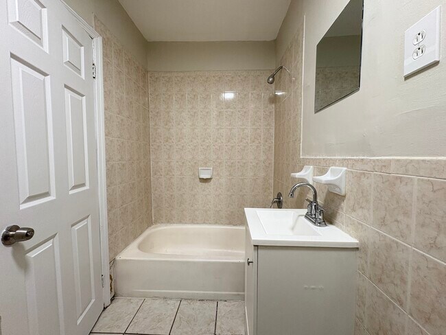 89 Mt Prospect 2C - 87 Mount Prospect Ave