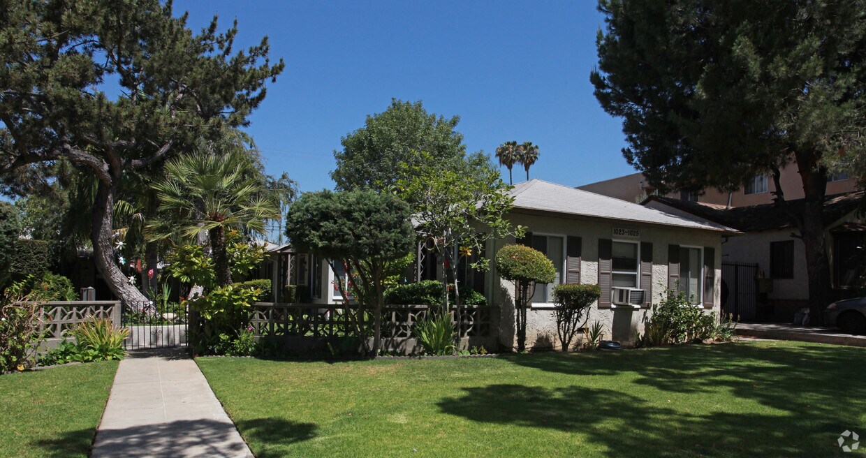 View of Building - 1019-1023 E Spazier Ave