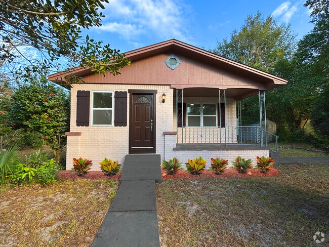 Building Photo - 2325 Westover Dr