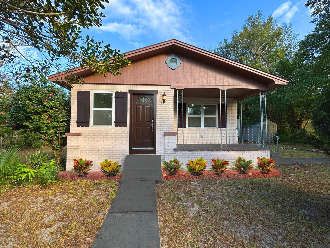 Primary Photo - 2325 Westover Dr